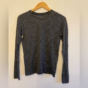 Lululemon Long Sleeved Top Gray Size 2/4